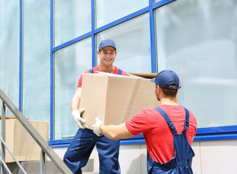 Structured complaints handling for a moving service with records and review steps